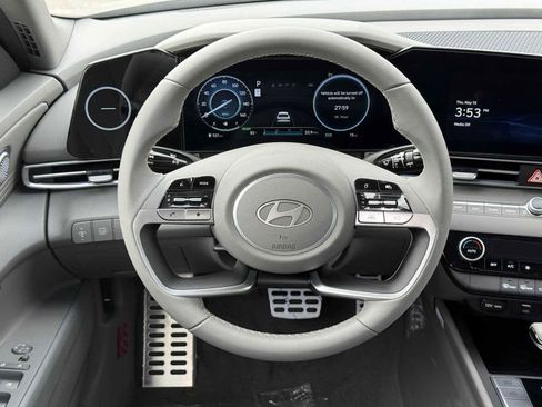 New 2025 Hyundai Elantra SEL image 15