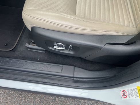 Used 2021 Land Rover Discovery Sport SE image 13