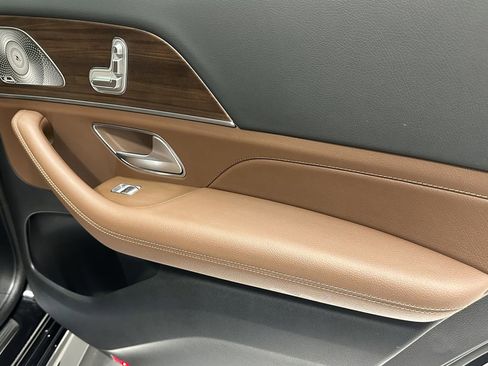 Certified 2025 Mercedes-Benz GLS 450 4MATIC image 19