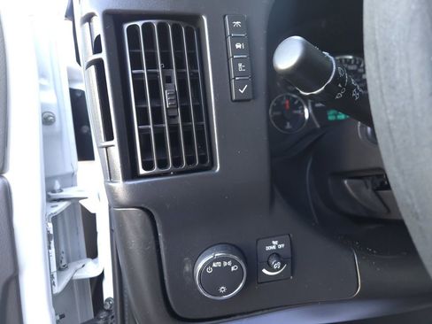 Used 2015 GMC Savana 3500 image 21