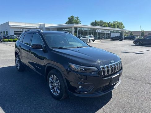 Used 2019 Jeep Cherokee Latitude Plus w/ Comfort/Convenience Group FWD image 1