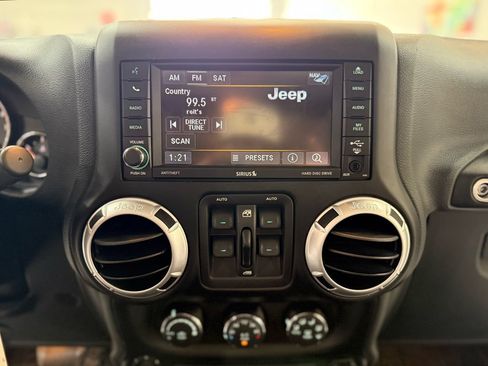 Used 2015 Jeep Wrangler Unlimited Sahara w/ Dual Top Group AWD/4WD image 26