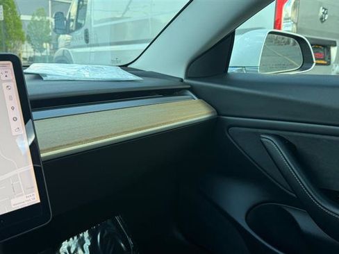 Used 2018 Tesla Model 3 Long Range image 32