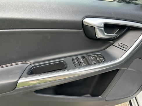 Used 2017 Volvo V60 T5 Cross Country w/ Convenience Package image 16