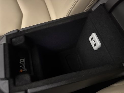 Used 2018 Cadillac XT5 AWD image 34