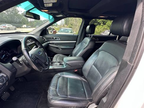Used 2016 Ford Explorer XLT w/ Equipment Group 202A FWD image 9