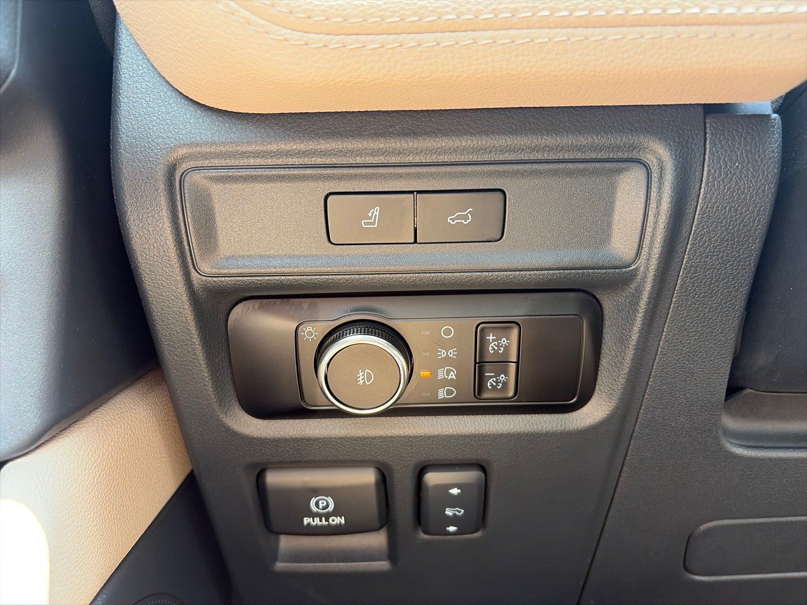 Used 2023 Ford Expedition Limited AWD/4WD image 32