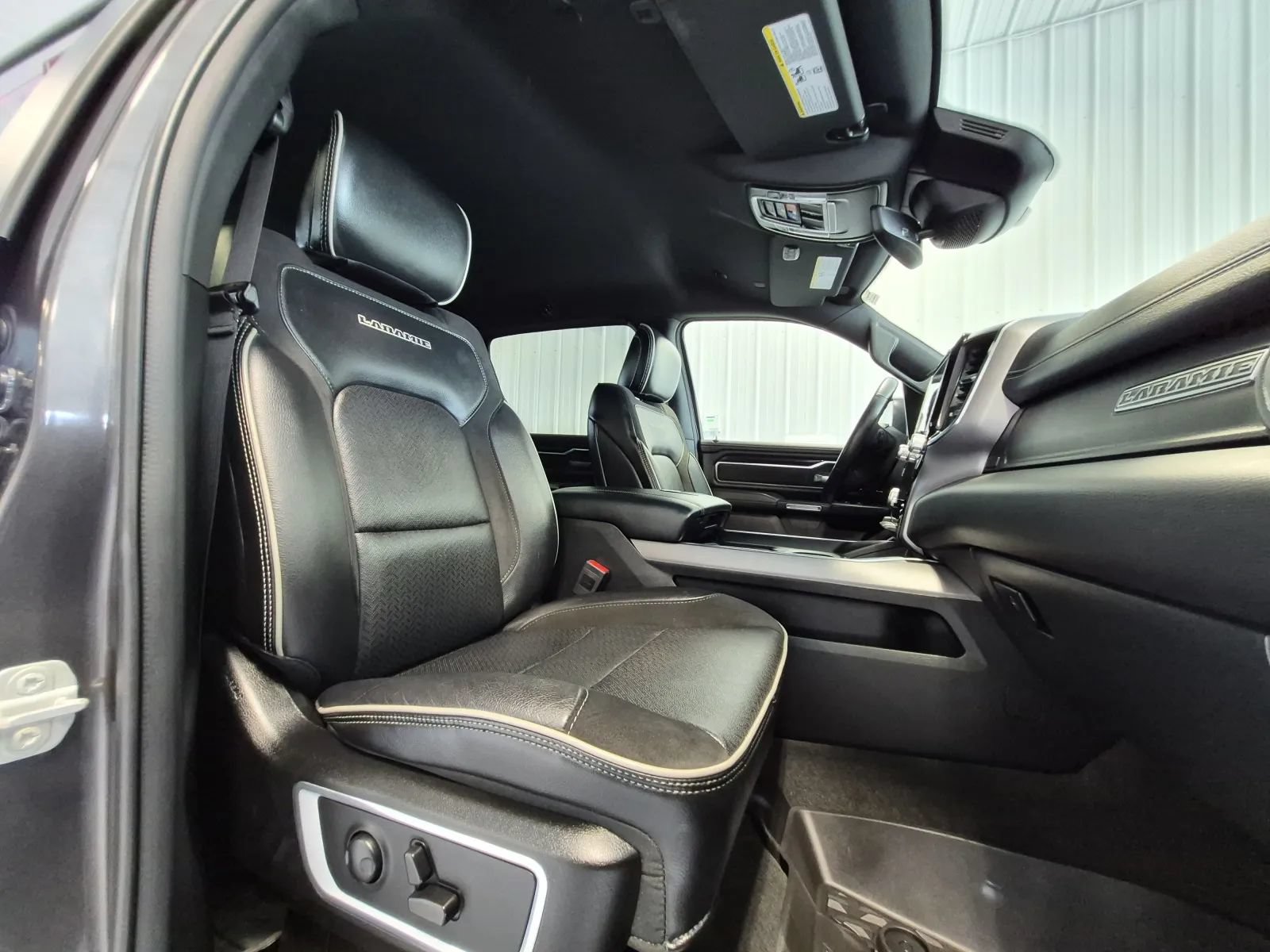 Used 2024 RAM 1500 Laramie AWD/4WD image 22