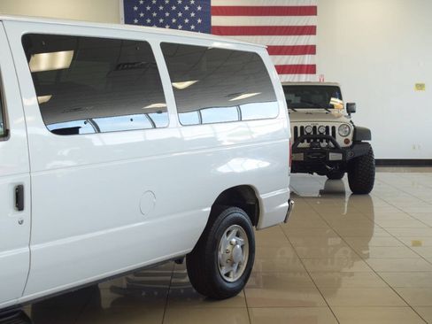 Used 2014 Ford E-350 and Econoline 350 XLT RWD image 17