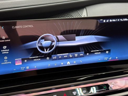 New 2026 BMW 740i w/ Executive Package image 27