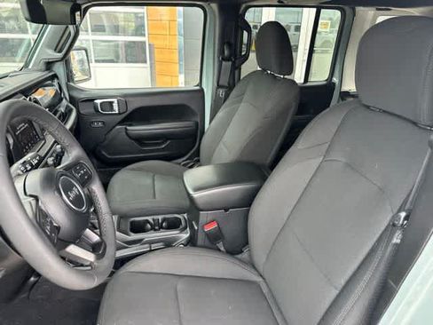 Used 2023 Jeep Wrangler Unlimited Sport AWD/4WD image 4