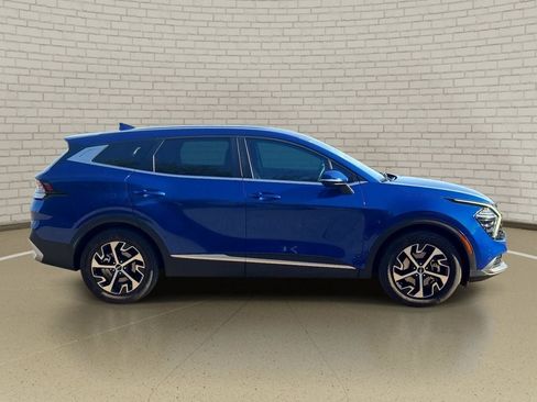 Used 2025 Kia Sportage EX FWD image 4