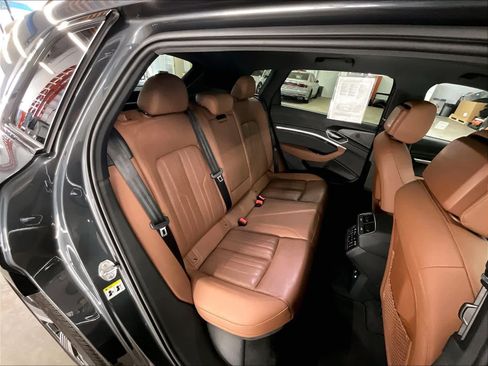 Certified 2023 Audi e-tron Premium Plus w/ Premium Plus Package AWD/4WD image 28