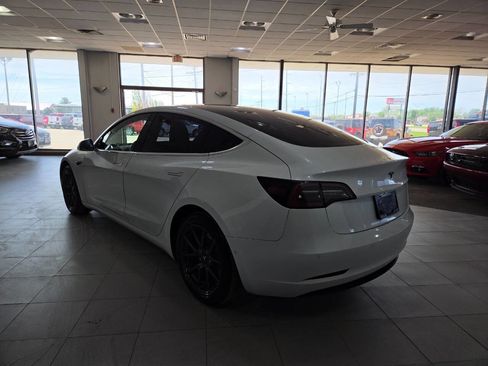 Used 2019 Tesla Model 3 Standard Range Plus RWD image 5