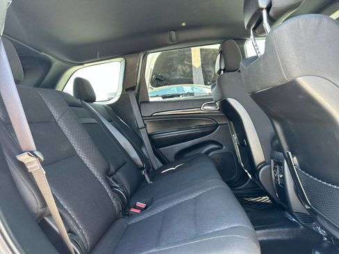 Used 2020 Jeep Grand Cherokee Laredo RWD image 18