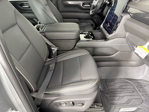 Used 2026 GMC Yukon XL Elevation w/ Elevation Premium Package RWD image 11