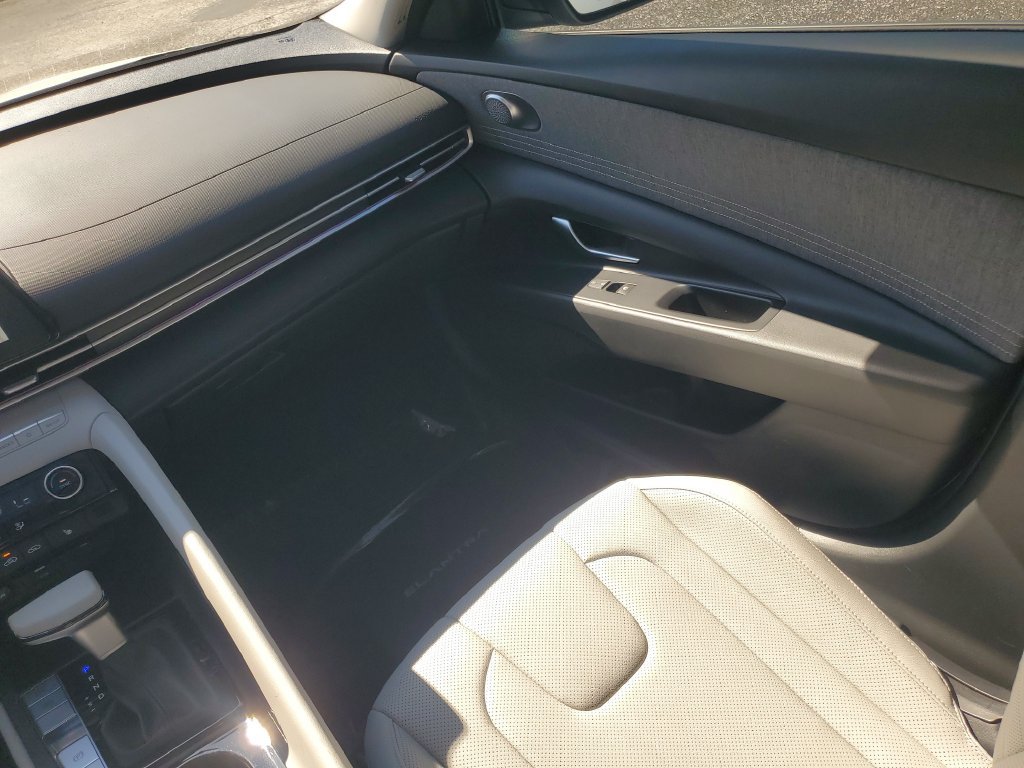 Used 2026 Hyundai Elantra Limited FWD image 28