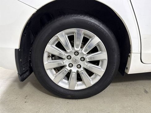 Used 2014 Toyota Sienna XLE image 16