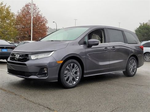 New 2026 Honda Odyssey Touring image 4