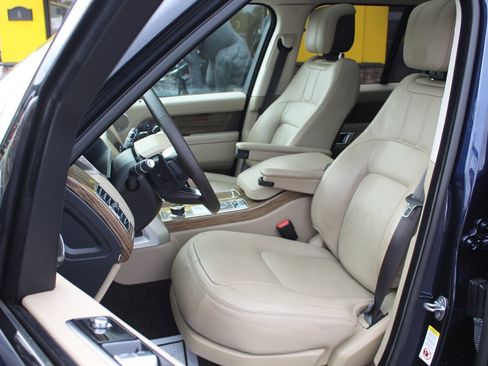 Used 2019 Land Rover Range Rover HSE image 16