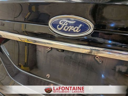 Used 2017 Ford Fusion SE w/ Fusion SE Technology Package image 9