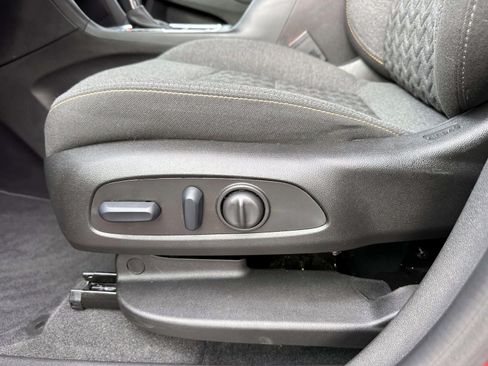 Used 2024 Chevrolet Equinox LT AWD/4WD image 10
