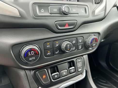 Used 2020 GMC Terrain SLE w/ Driver Convenience Package AWD/4WD image 11