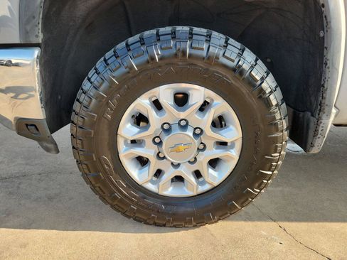 Used 2024 Chevrolet Silverado 2500 LT AWD/4WD image 33