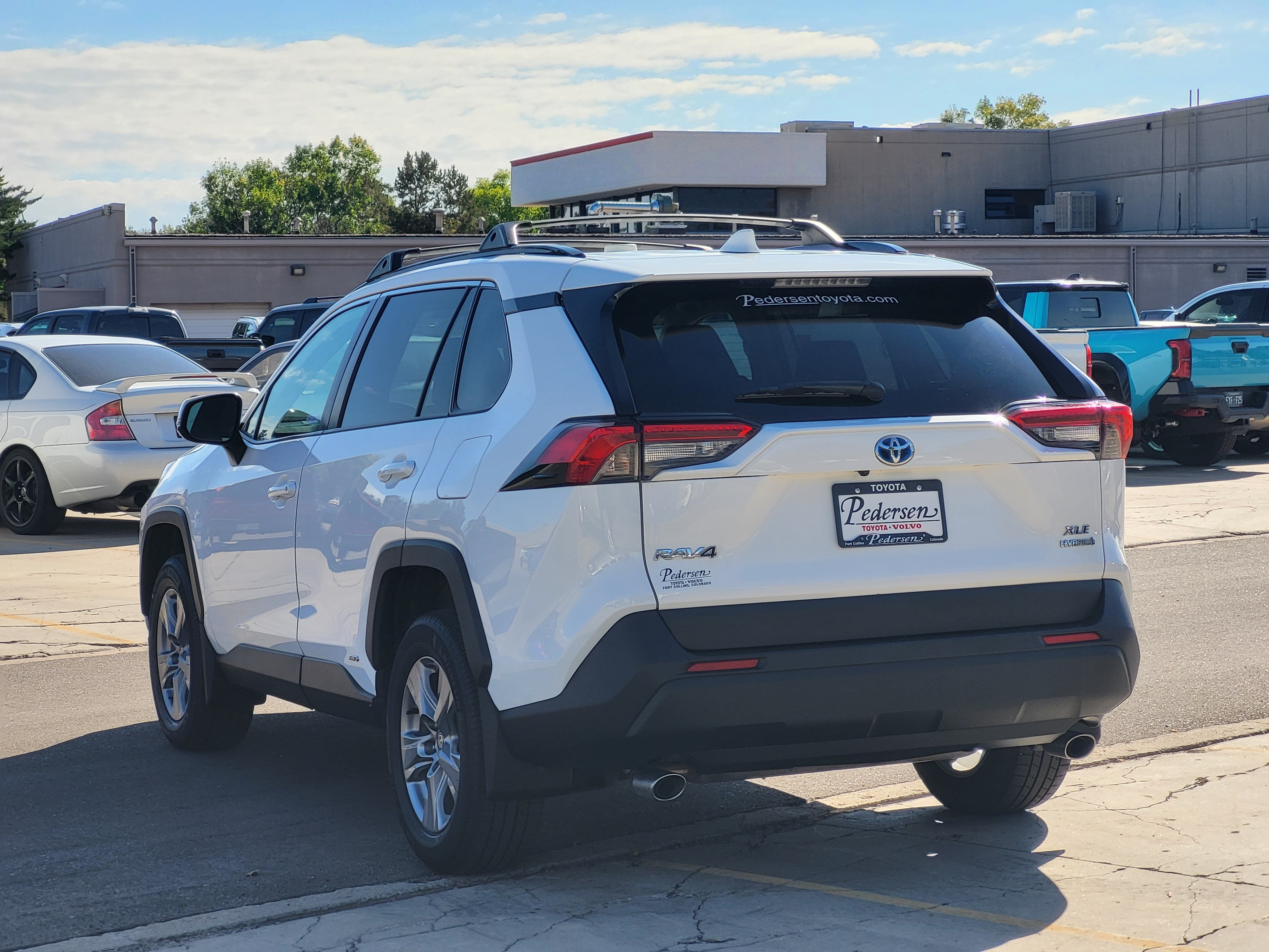 Used 2022 Toyota RAV4 XLE AWD/4WD image 3
