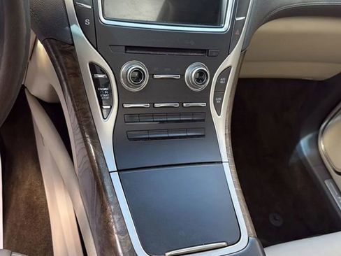 Used 2017 Lincoln MKX Select w/ Select Plus Package image 39