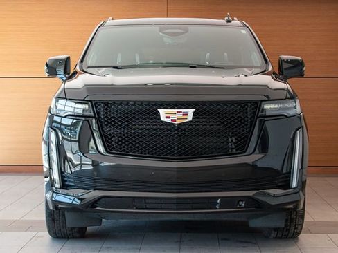 Used 2023 Cadillac Escalade Sport Platinum w/ Heavy-Duty Trailer Package AWD/4WD image 2