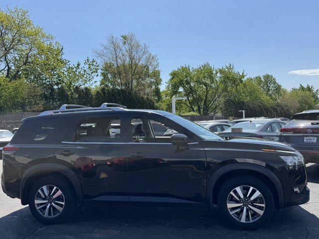 Used 2024 Nissan Pathfinder SL AWD/4WD image 5
