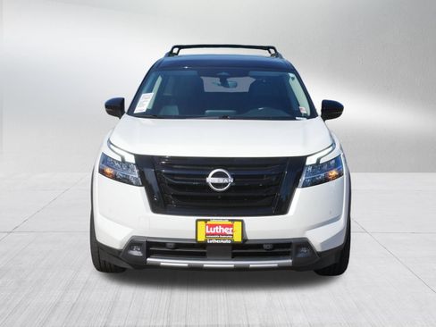 Used 2023 Nissan Pathfinder SL w/ Black Appearance Package AWD/4WD image 2