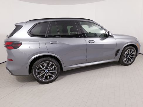 Used 2025 BMW X5 xDrive50e w/ M Sport Package image 8