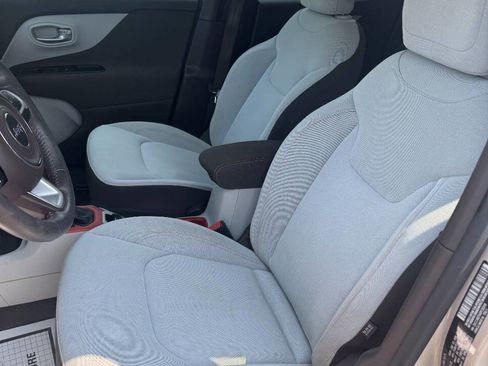 Used 2016 Jeep Renegade Latitude image 20