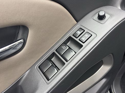 Used 2024 Nissan Frontier SV image 17