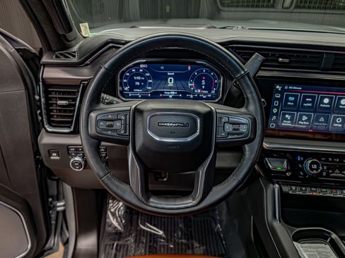 Used 2024 GMC Sierra 3500 Denali Ultimate AWD/4WD image 17
