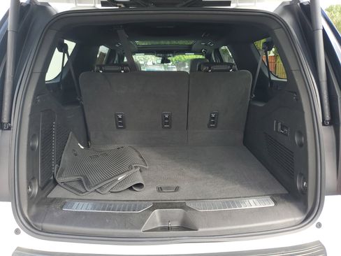 Used 2022 GMC Yukon XL AT4 image 9