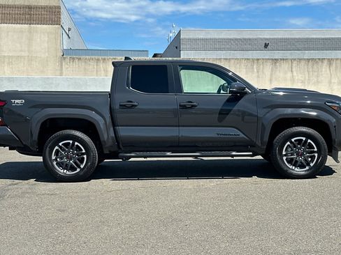 Used 2024 Toyota Tacoma TRD Sport w/ TRD Sport Upgrade Package image 6