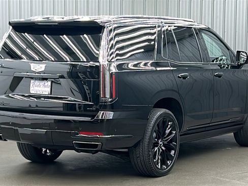 Used 2025 Cadillac Escalade Sport Platinum w/ LPO, ONYX Package image 5