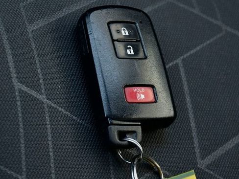 Used 2017 Toyota Tacoma TRD Off-Road w/ Premium & Technology Package image 25