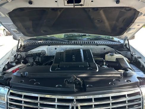 Used 2009 Lincoln Navigator 4WD image 16