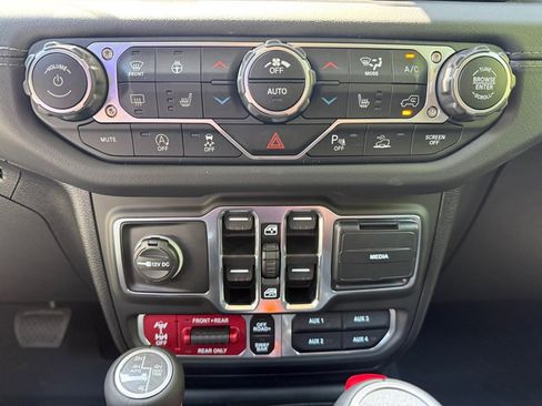 New 2025 Jeep Gladiator Rubicon image 27