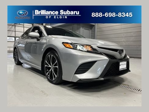 Used 2020 Toyota Camry SE FWD image 1