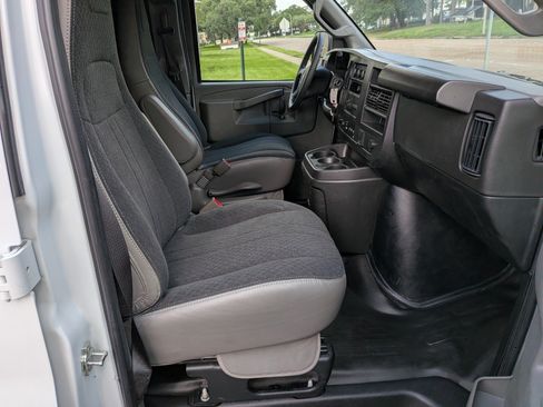 Used 2025 Chevrolet Express 2500 w/ Driver Convenience Package RWD image 12