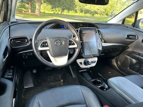 Used 2019 Toyota Prius Prime Advanced FWD image 13