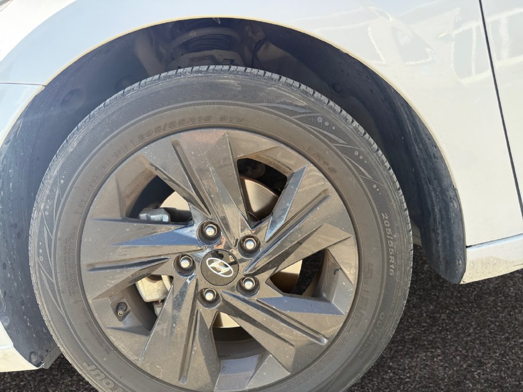 Used 2022 Hyundai Elantra SEL w/ Preferred Accessory Package FWD image 14