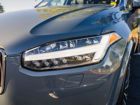 Used 2022 Volvo XC90 T6 Momentum w/ Climate Package image 11