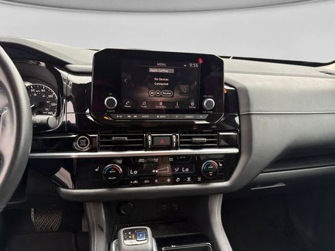 Used 2022 Nissan Pathfinder SV FWD image 10