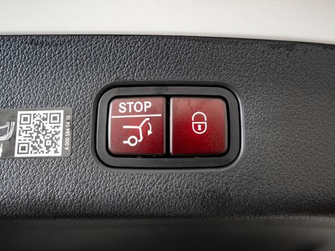 Certified 2025 Mercedes-Benz GLC 300 4MATIC image 22